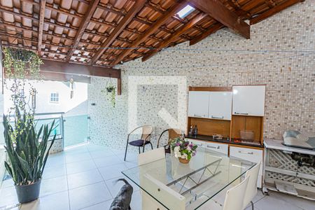 Casa à venda com 230m², 4 quartos e 2 vagasÁrea de serviço e quintal - edícula