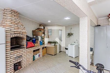 Casa à venda com 230m², 4 quartos e 2 vagasÁrea de serviço e quintal com churrasqueira