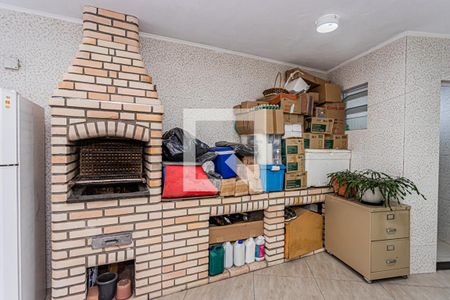 Casa à venda com 230m², 4 quartos e 2 vagasÁrea de serviço e quintal com churrasqueira