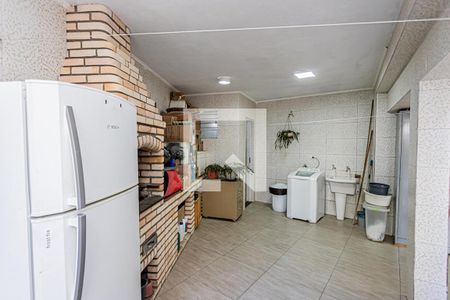 Casa à venda com 230m², 4 quartos e 2 vagasÁrea de serviço e quintal com churrasqueira