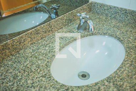 Casa de condomínio para alugar com 130m², 3 quartos e 2 vagasBanheiro Suíte