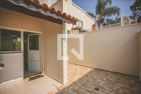 Casa de condomínio para alugar com 130m², 3 quartos e 2 vagasQuintal