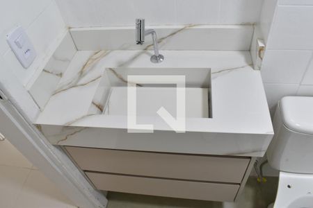 Banheiro de apartamento para alugar com 1 quarto, 54m² em Centro, Curitiba