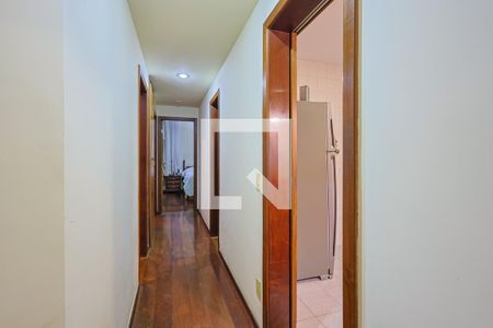 Corredor de apartamento à venda com 3 quartos, 100m² em Serra, Belo Horizonte