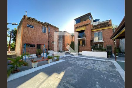 Casa à venda com 120m², 2 quartos e 1 vaga Casa à venda com 120m², 2 quartos e 1 vagaÁrea comum - Playground