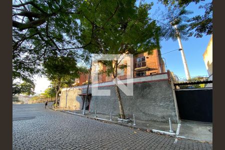 Casa à venda com 120m², 2 quartos e 1 vaga Casa à venda com 120m², 2 quartos e 1 vagaFachada