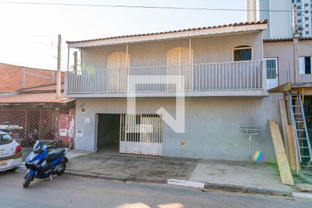 Casa para alugar com 150m², 4 quartos e 2 vagas Casa para alugar com 150m², 4 quartos e 2 vagasFachada
