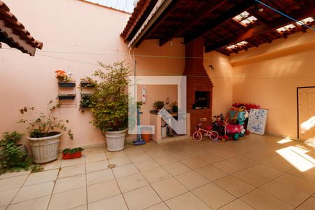 Casa à venda com 180m², 3 quartos e 2 vagasQuintal