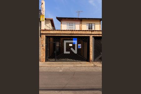 Casa à venda com 180m², 3 quartos e 2 vagasFachada