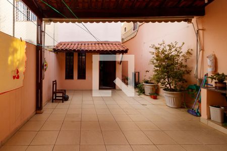 Casa à venda com 180m², 3 quartos e 2 vagasQuintal