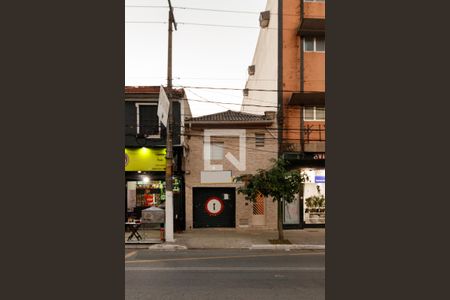 Casa à venda com 360m², 3 quartos e 4 vagas Casa à venda com 360m², 3 quartos e 4 vagasFachada