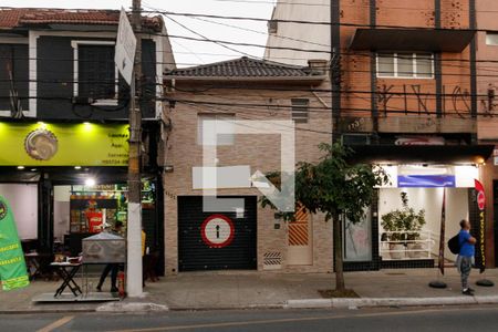 Casa à venda com 360m², 3 quartos e 4 vagas Casa à venda com 360m², 3 quartos e 4 vagasFachada