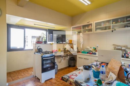 Casa à venda com 300m², 4 quartos e 1 vaga Casa à venda com 300m², 4 quartos e 1 vagaCozinha e Área de Serviço