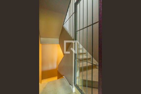 Casa à venda com 300m², 4 quartos e 1 vaga Casa à venda com 300m², 4 quartos e 1 vagaEscadas