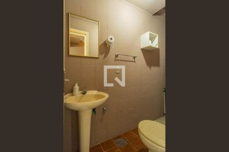 Casa à venda com 300m², 4 quartos e 1 vaga Casa à venda com 300m², 4 quartos e 1 vagaBanheiro 4