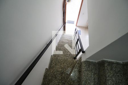 Casa de condomínio à venda com 58m², 2 quartos e 1 vaga Casa de condomínio à venda com 58m², 2 quartos e 1 vagaEscada