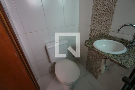 Casa de condomínio à venda com 58m², 2 quartos e 1 vaga Casa de condomínio à venda com 58m², 2 quartos e 1 vagaBanheiro da Suíte 1