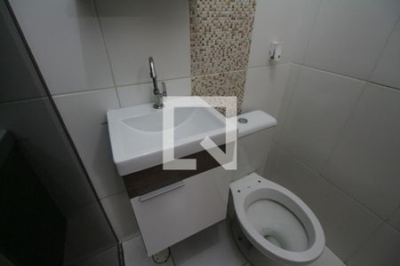 Casa de condomínio à venda com 58m², 2 quartos e 1 vaga Casa de condomínio à venda com 58m², 2 quartos e 1 vagaBanheiro da Suíte 2
