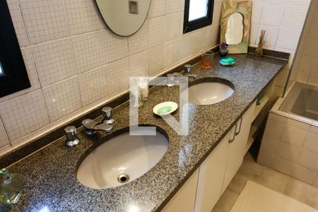 Apartamento à venda com 166m², 3 quartos e 3 vagasBanheiro da Suíte