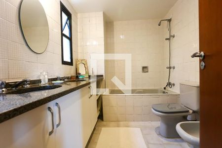 Apartamento à venda com 166m², 3 quartos e 3 vagasBanheiro da Suíte