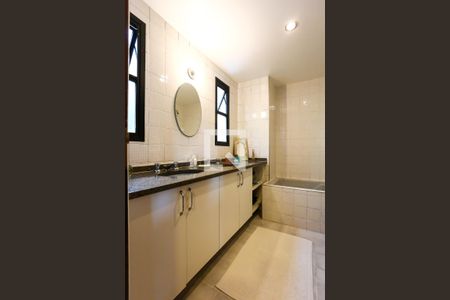 Apartamento à venda com 166m², 3 quartos e 3 vagasBanheiro da Suíte