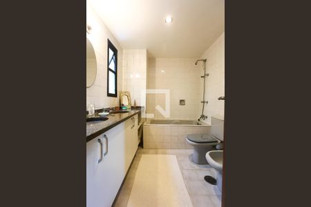 Apartamento à venda com 166m², 3 quartos e 3 vagasBanheiro da Suíte