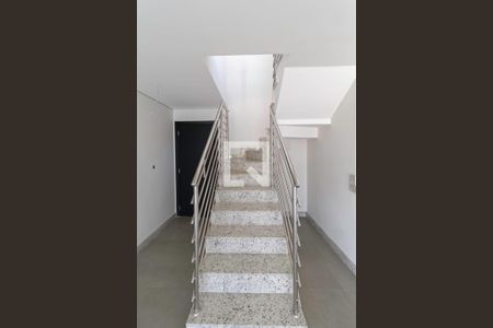 Apartamento à venda com 167m², 3 quartos e 3 vagas Apartamento à venda com 167m², 3 quartos e 3 vagasEscada