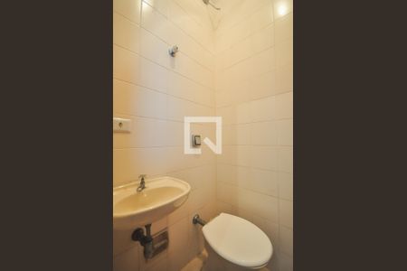 Casa de condomínio para alugar com 160m², 3 quartos e 2 vagasBanheiro de Serviço