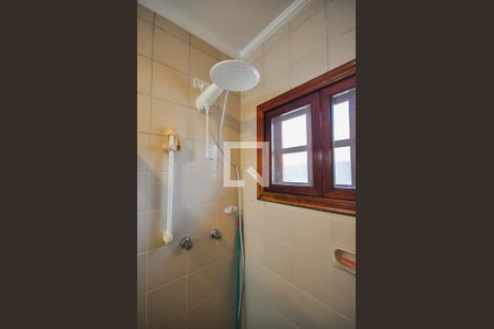 Casa de condomínio para alugar com 160m², 3 quartos e 2 vagasChuveiro do Banheiro da Suíte