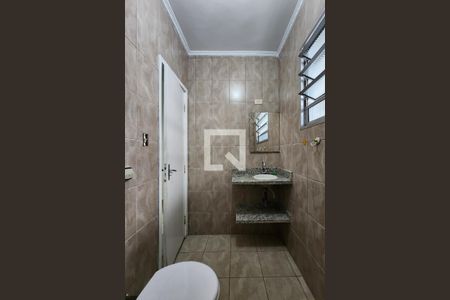 Casa à venda com 194m², 4 quartos e 2 vagas Casa à venda com 194m², 4 quartos e 2 vagasBanheiro Social