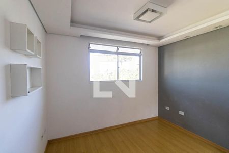 Quarto 1 de apartamento para alugar com 2 quartos, 61m² em Santa Cândida, Curitiba