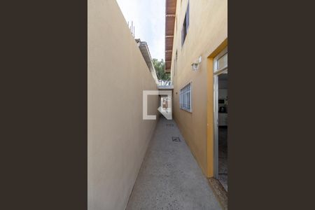 Corredor Lateral de casa à venda com 3 quartos, 228m² em Burgo Paulista, São Paulo