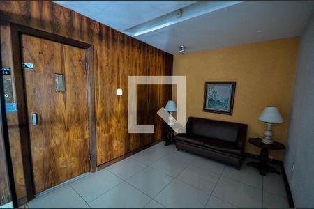 Apartamento à venda com 118m², 3 quartos e 1 vaga Apartamento à venda com 118m², 3 quartos e 1 vagaHall