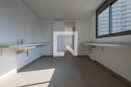 Apartamento à venda com 333m², 4 quartos e 4 vagasSuíte 1 - Banheiro