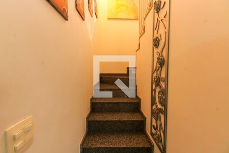 Escada de casa para alugar com 3 quartos, 170m² em Vila Antonina, São Paulo