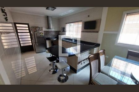 Casa à venda com 3 quartos, 184m² em Parque Maria Domitila, São Paulo