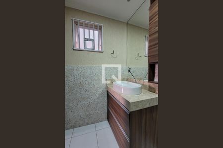 Casa à venda com 115m², 2 quartos e 2 vagasLavabo