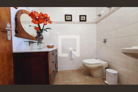 Casa de condomínio à venda com 440m², 5 quartos e 8 vagas Casa de condomínio à venda com 440m², 5 quartos e 8 vagasBanheiro