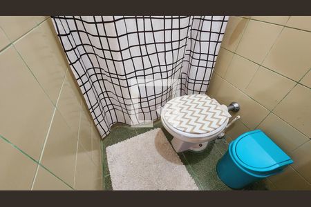 Casa de condomínio à venda com 440m², 5 quartos e 8 vagas Casa de condomínio à venda com 440m², 5 quartos e 8 vagasBanheiro da Suíte