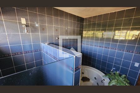 Casa de condomínio à venda com 440m², 5 quartos e 8 vagas Casa de condomínio à venda com 440m², 5 quartos e 8 vagasBanheiro 2