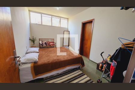 Casa de condomínio à venda com 440m², 5 quartos e 8 vagas Casa de condomínio à venda com 440m², 5 quartos e 8 vagasQuarto Suíte