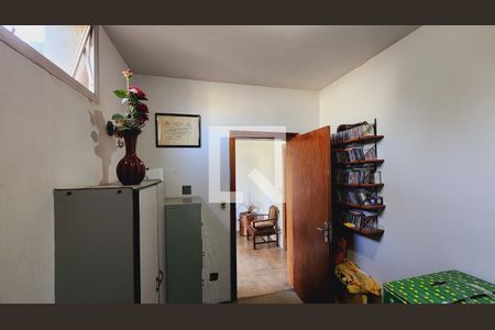 Casa de condomínio à venda com 440m², 5 quartos e 8 vagas Casa de condomínio à venda com 440m², 5 quartos e 8 vagasEscritório