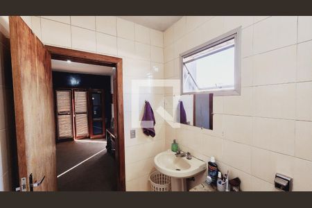 Casa de condomínio à venda com 440m², 5 quartos e 8 vagas Casa de condomínio à venda com 440m², 5 quartos e 8 vagasBanheiro da Suíte 2