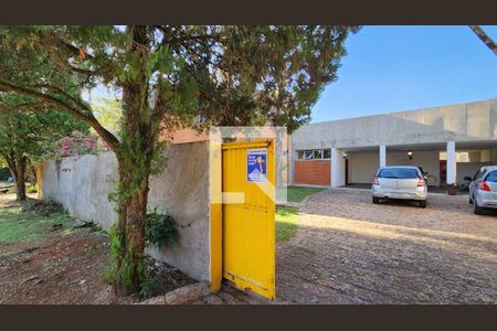 Casa de condomínio à venda com 440m², 5 quartos e 8 vagas Casa de condomínio à venda com 440m², 5 quartos e 8 vagasFachada + Plaquinha