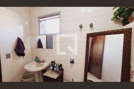 Casa de condomínio à venda com 440m², 5 quartos e 8 vagas Casa de condomínio à venda com 440m², 5 quartos e 8 vagasBanheiro da Suíte 2