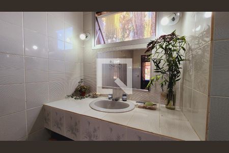 Casa de condomínio à venda com 440m², 5 quartos e 8 vagas Casa de condomínio à venda com 440m², 5 quartos e 8 vagasBanheiro 3