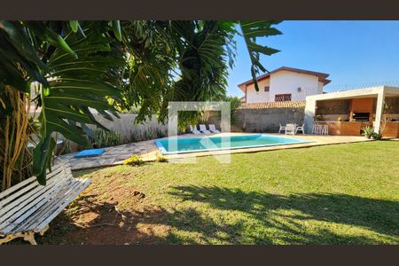 Casa de condomínio à venda com 440m², 5 quartos e 8 vagas Casa de condomínio à venda com 440m², 5 quartos e 8 vagasQuintal