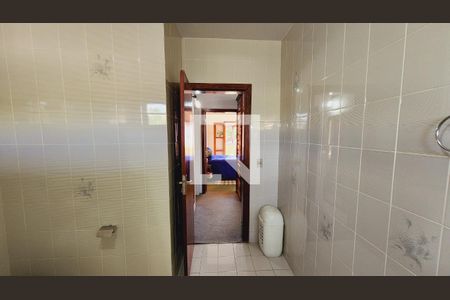 Casa de condomínio à venda com 440m², 5 quartos e 8 vagas Casa de condomínio à venda com 440m², 5 quartos e 8 vagasBanheiro 3