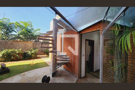 Casa de condomínio à venda com 440m², 5 quartos e 8 vagas Casa de condomínio à venda com 440m², 5 quartos e 8 vagasJardim de Inverno