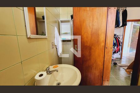 Casa de condomínio à venda com 440m², 5 quartos e 8 vagas Casa de condomínio à venda com 440m², 5 quartos e 8 vagasBanheiro da Suíte